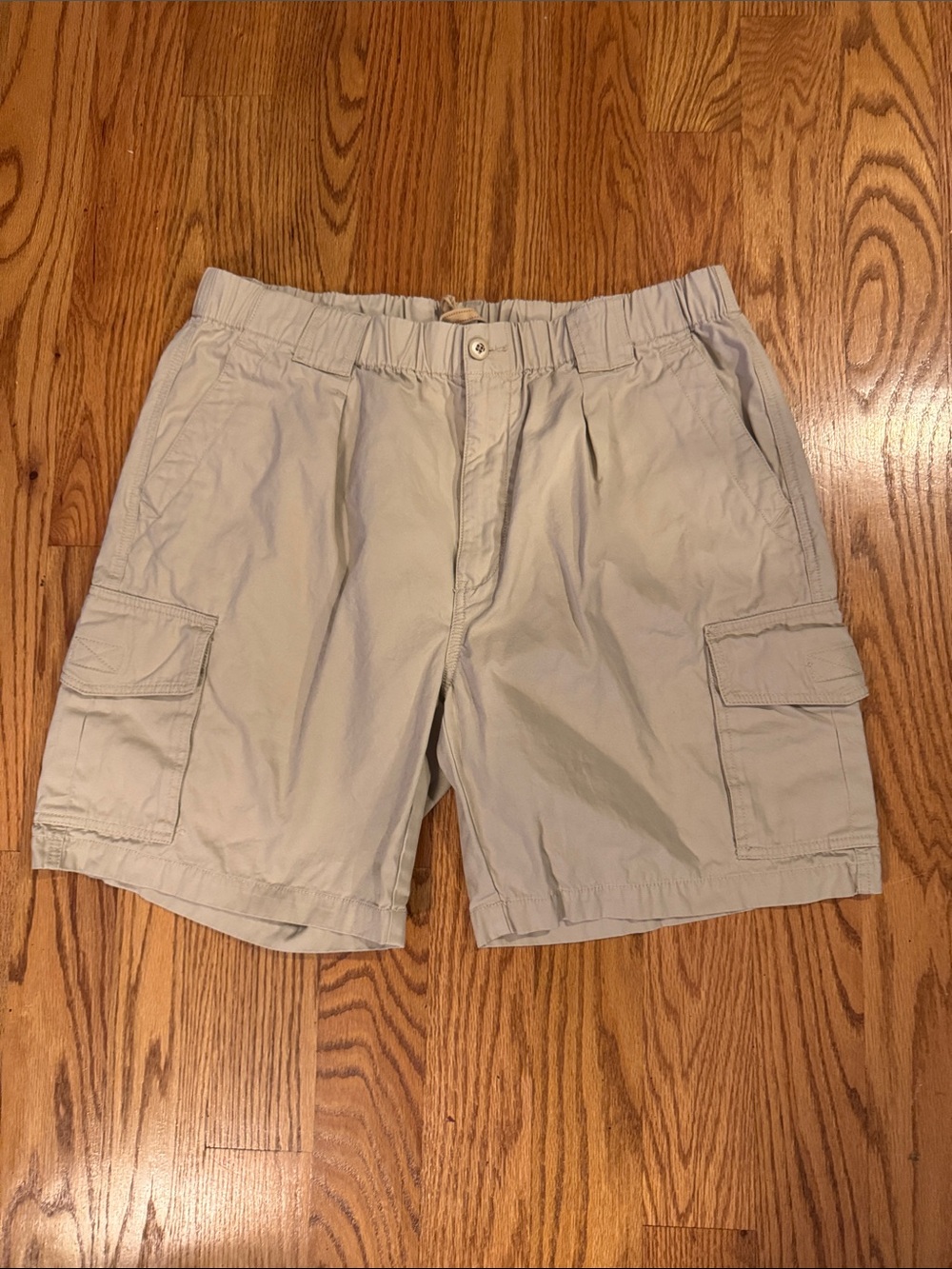 Tommy Bahama Men's Cargo Shorts in Light Khaki